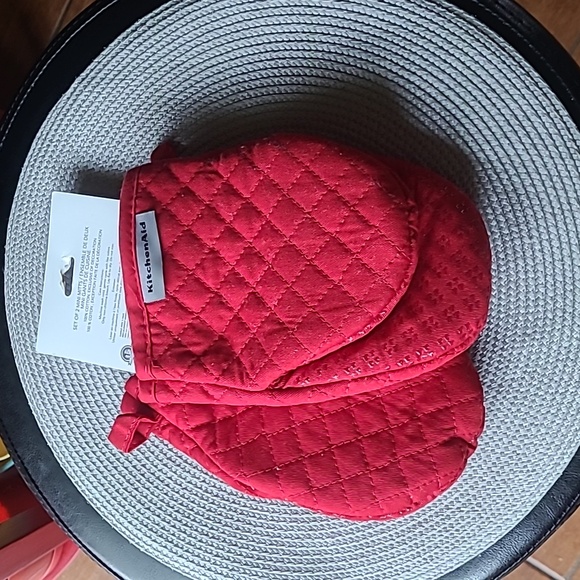 KitchenAid Mini Mitts - Picture 2 of 6